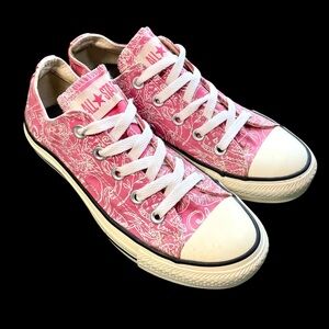 Women’s converse lowtops